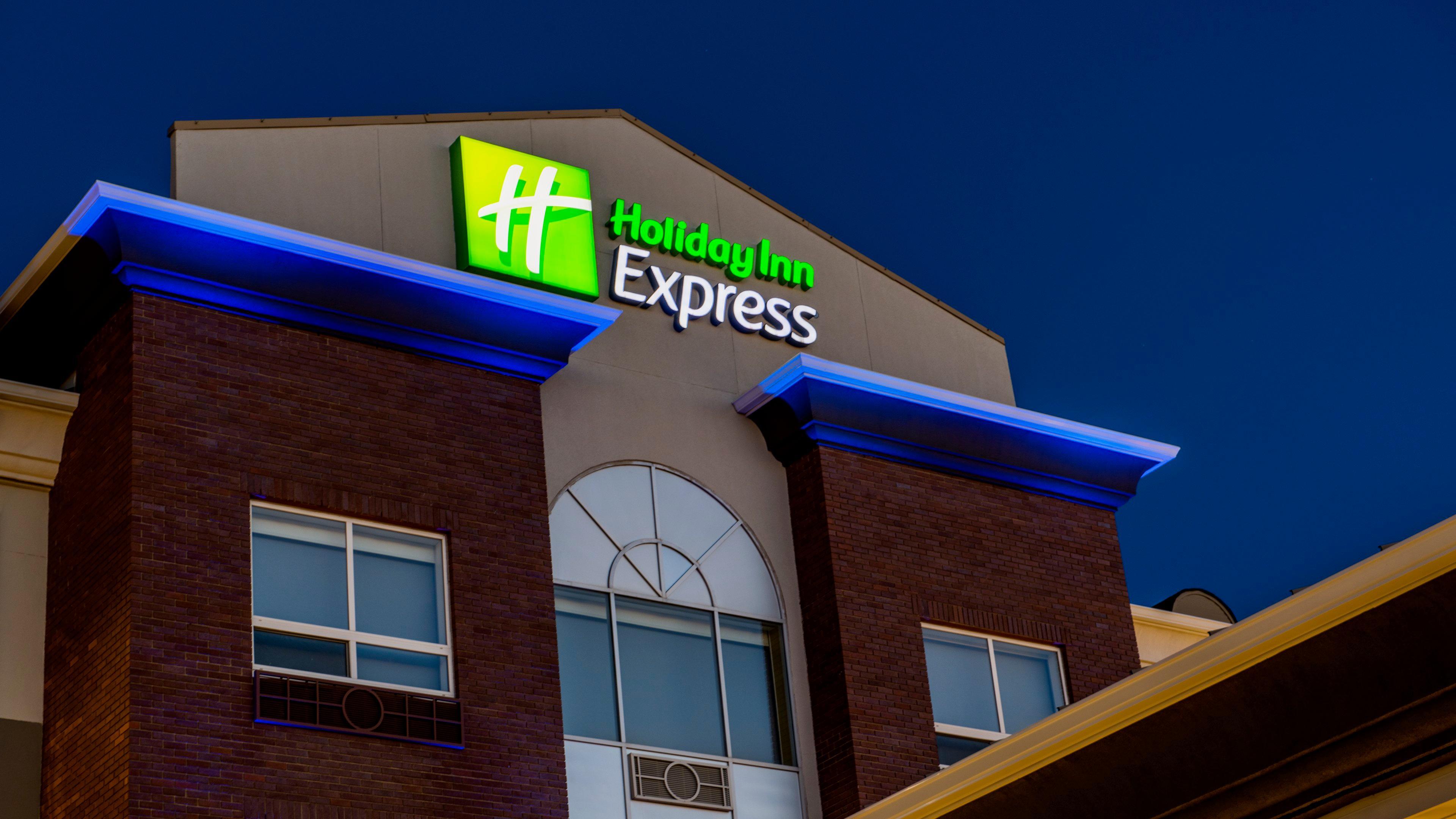 Holiday Inn Express Airdrie, An Ihg Hotel Exteriör bild